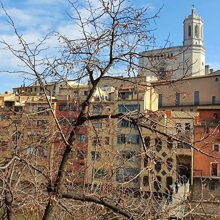Onyar River Views Apartment In Girona Apartament